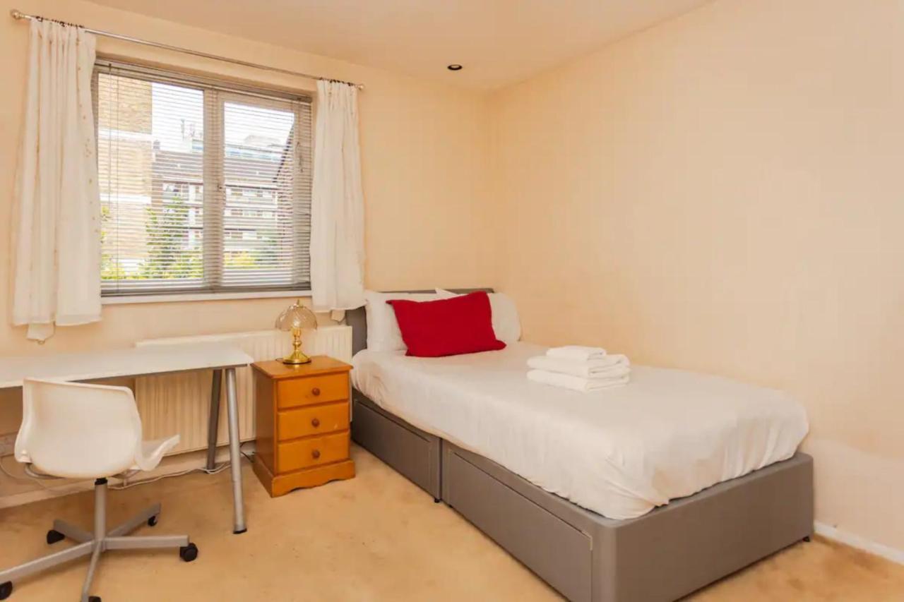 Homely 3 Bedroom House With A Garden *