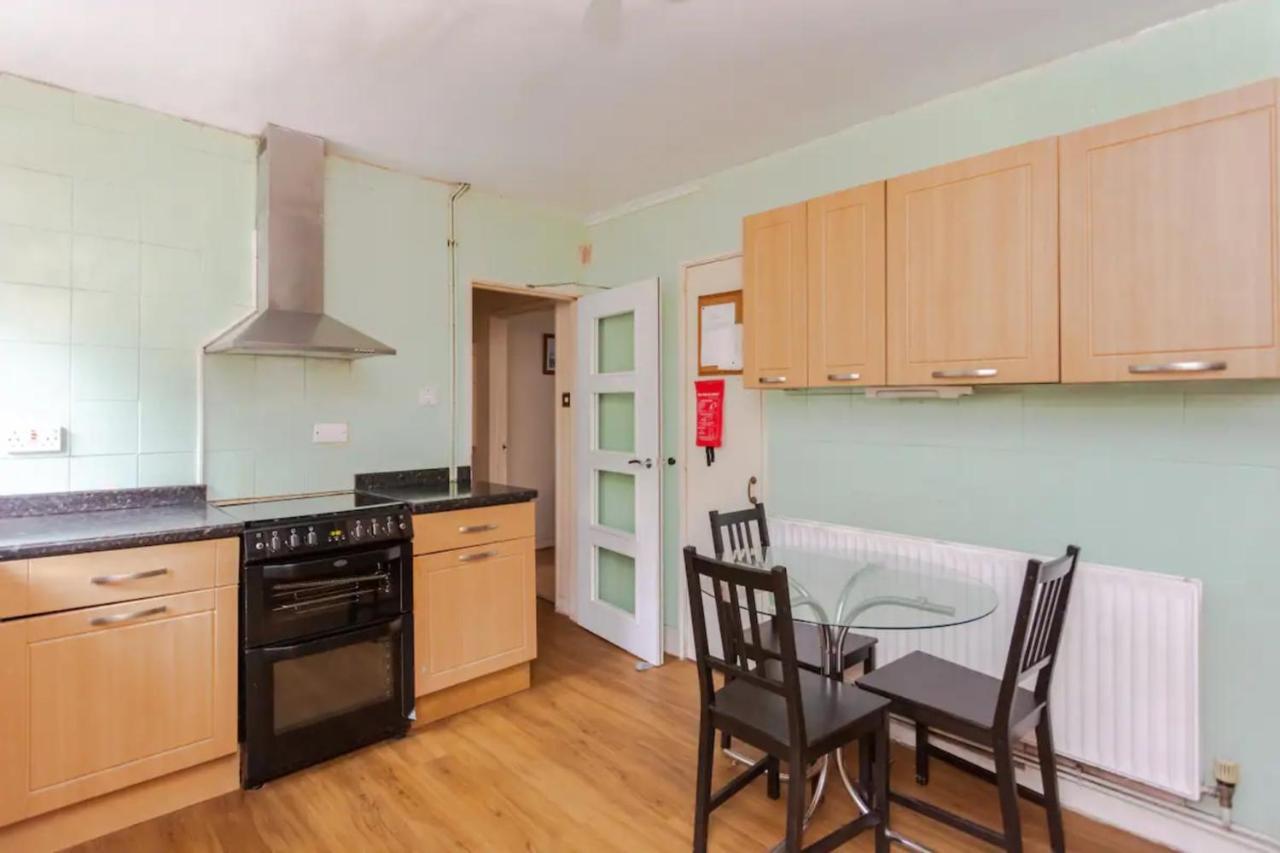 Homely 3 Bedroom House With A Garden Holiday home London
