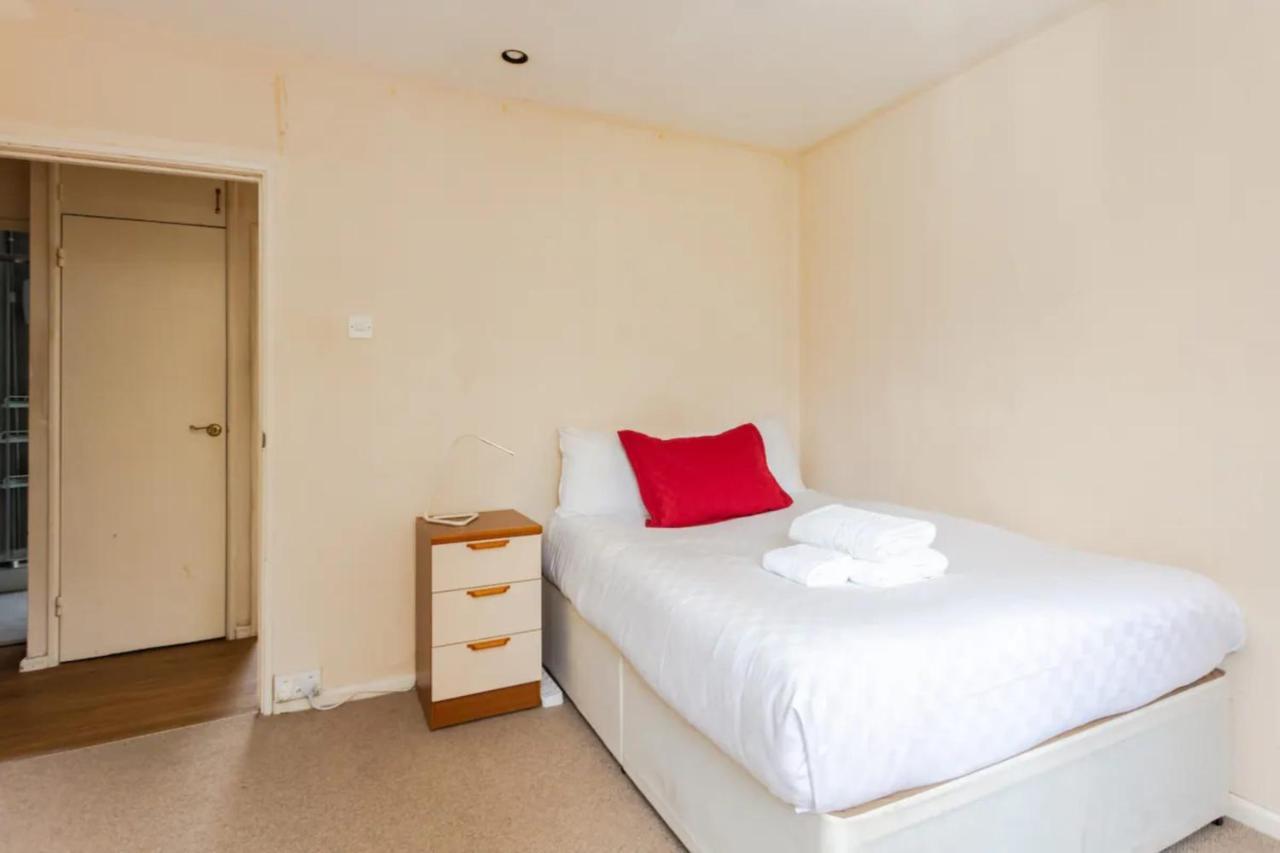 Holiday home Homely 3 Bedroom House With A Garden *