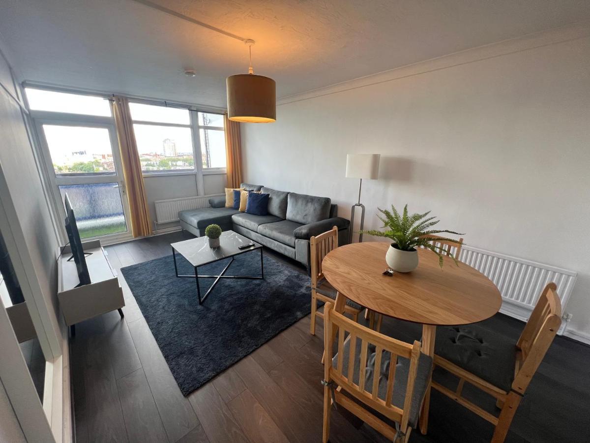 New Tower Bridge , Canada Water 2 Bedroom Flat With A View * London