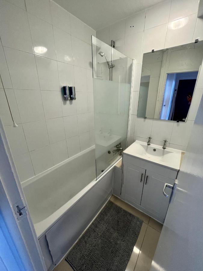 Apartment New Tower Bridge , Canada Water 2 Bedroom Flat With A View London