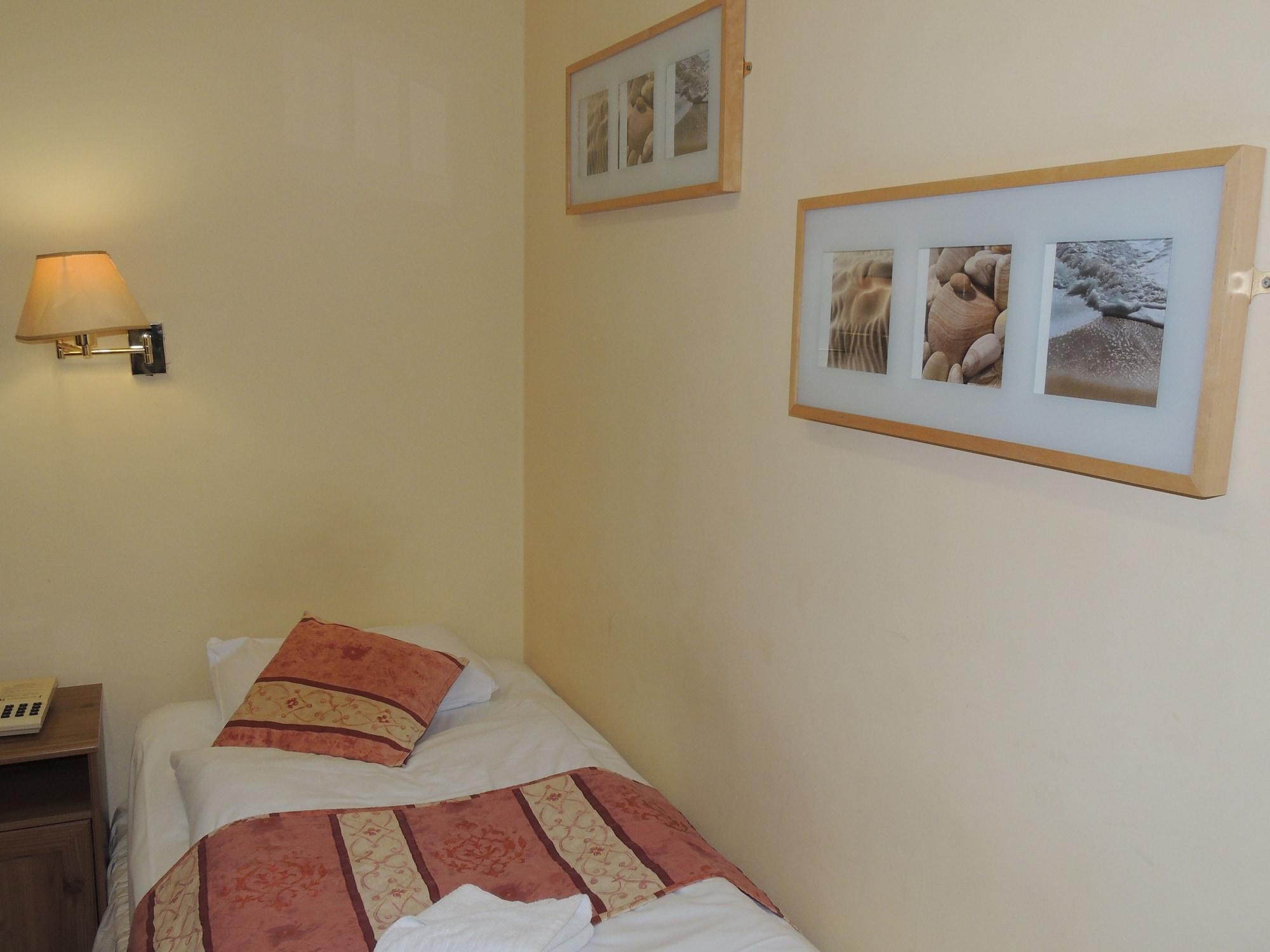 Dolphin Hotel