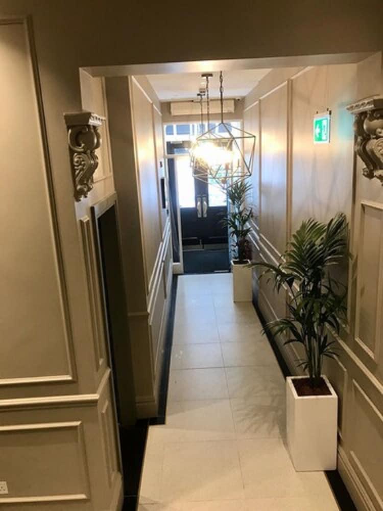 Oxford Hotel 3*