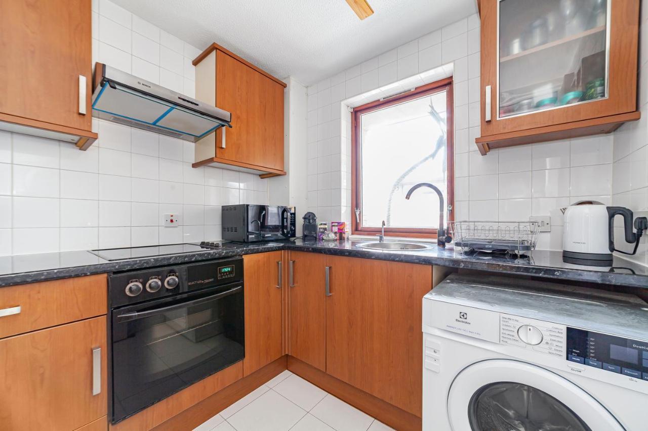 Lovely In Tower Hill, Fantastic Location *