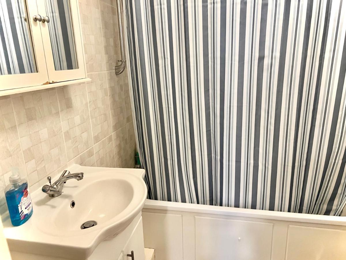 White Chapel Holiday 2 Bedroom Apartment London