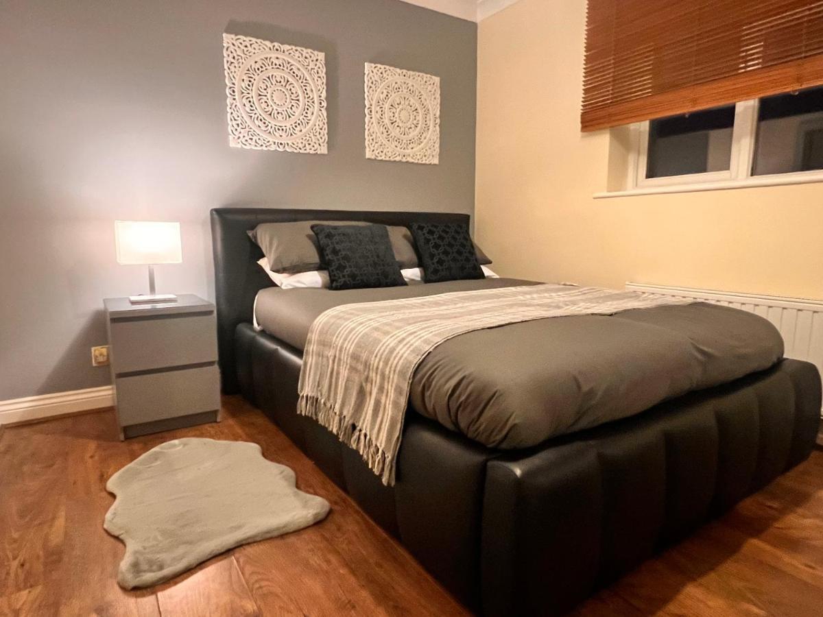 42i Premium Exactly Like The Photos Guest house London