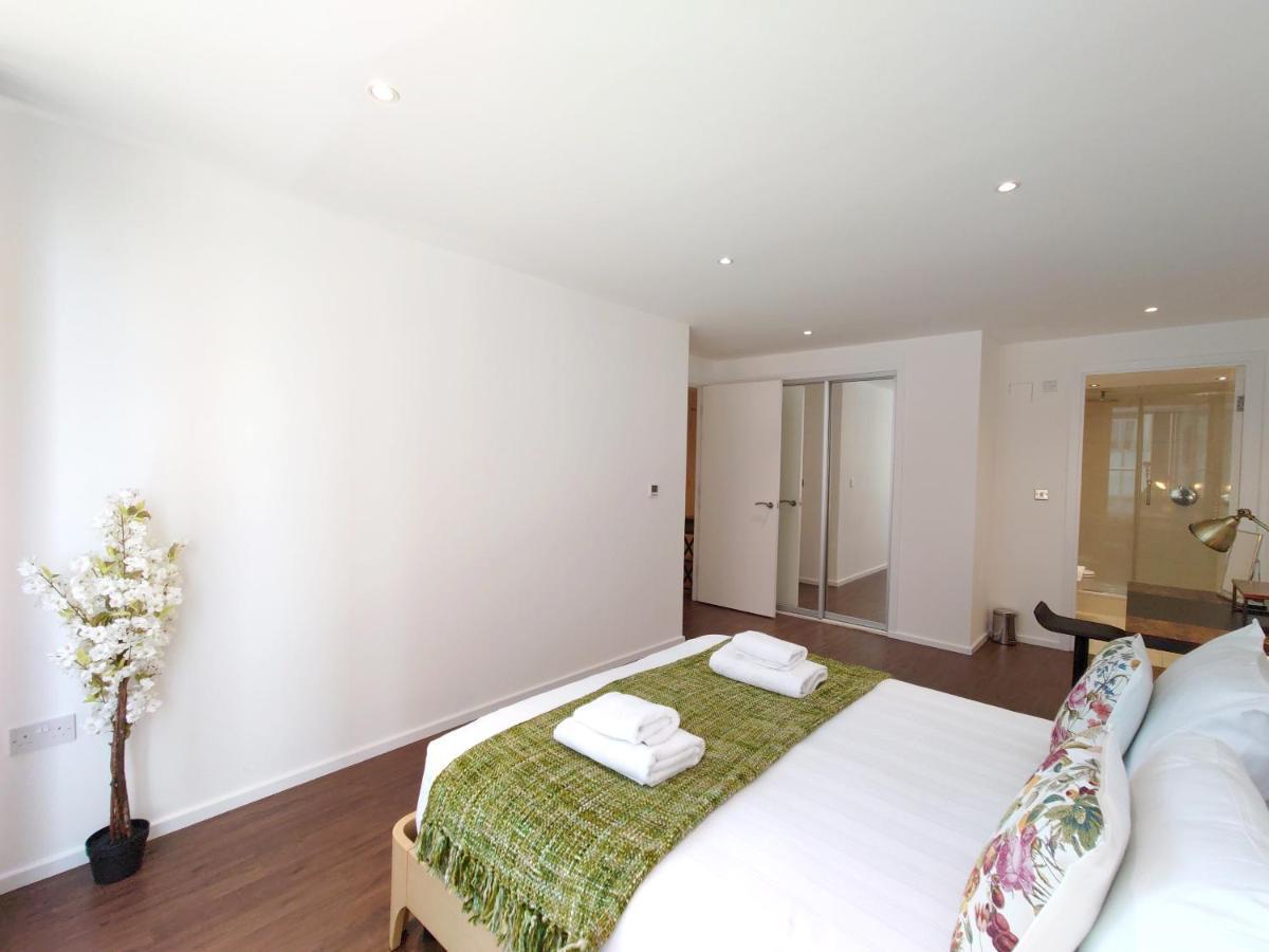 Fully Serviced Two Bed By Excel & O2 * London