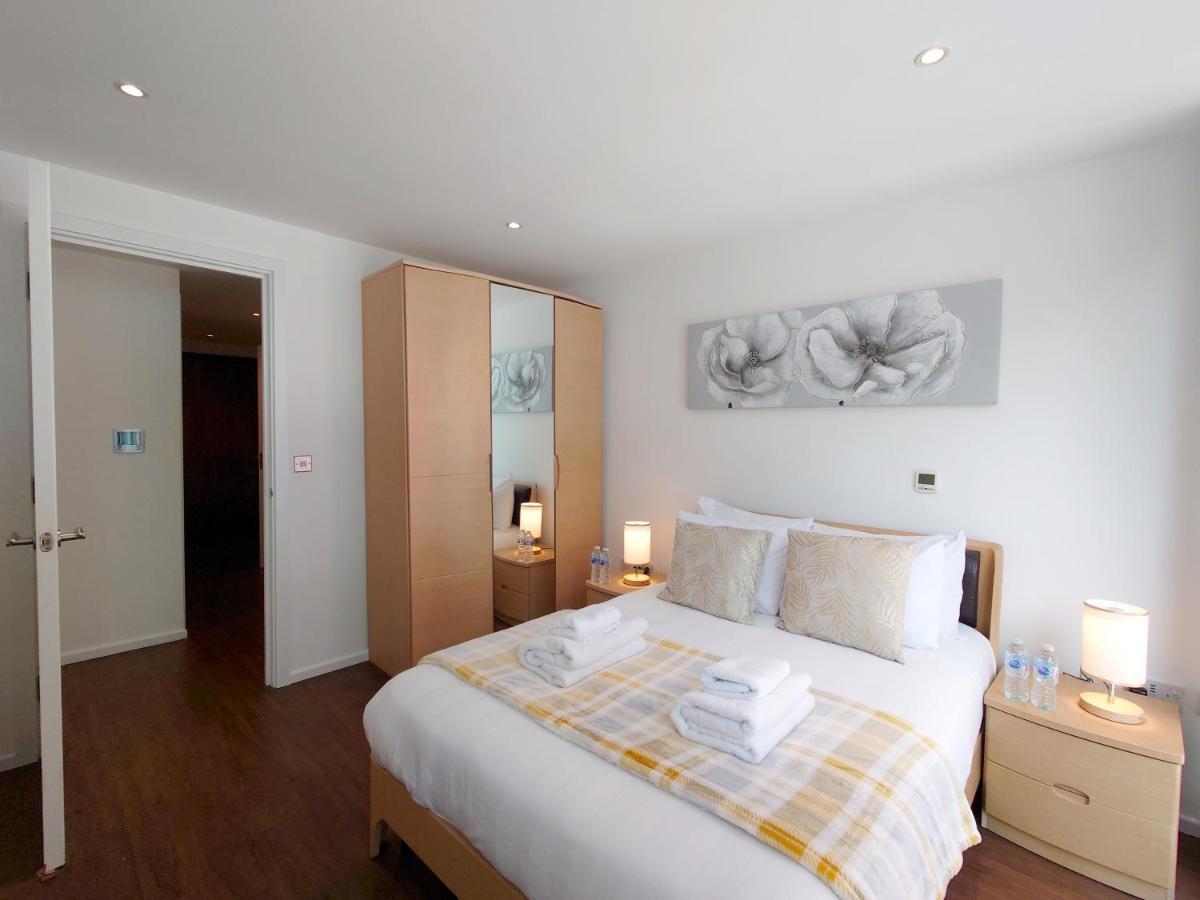 Fully Serviced Two Bed By Excel & O2 * London