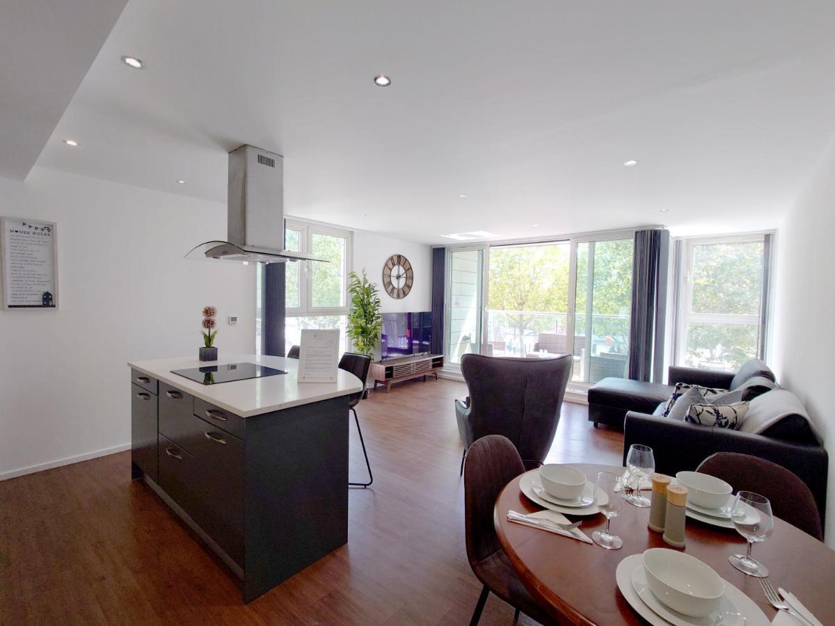 Apartment Fully Serviced Two Bed By Excel & O2 *