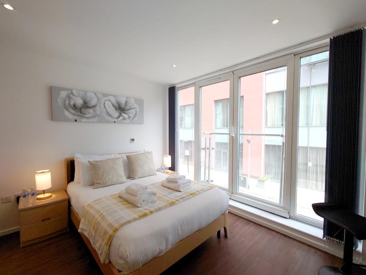 Fully Serviced Two Bed By Excel & O2 Apartment *