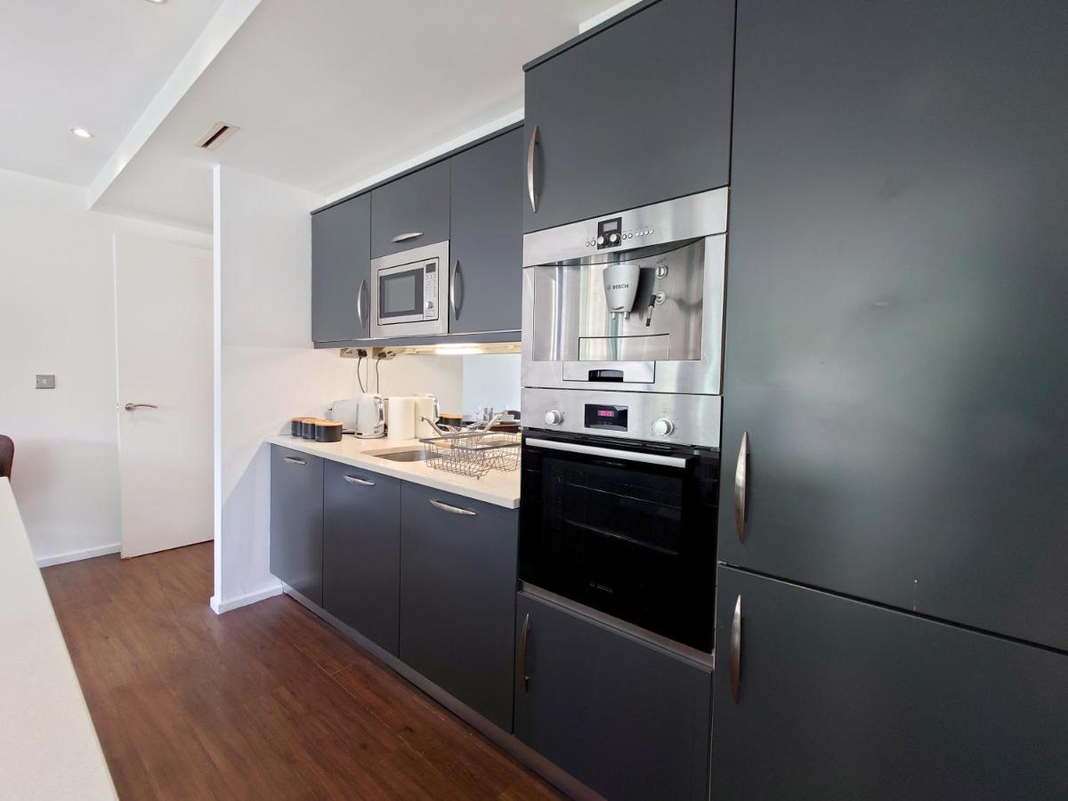 Apartment Fully Serviced Two Bed By Excel & O2 *