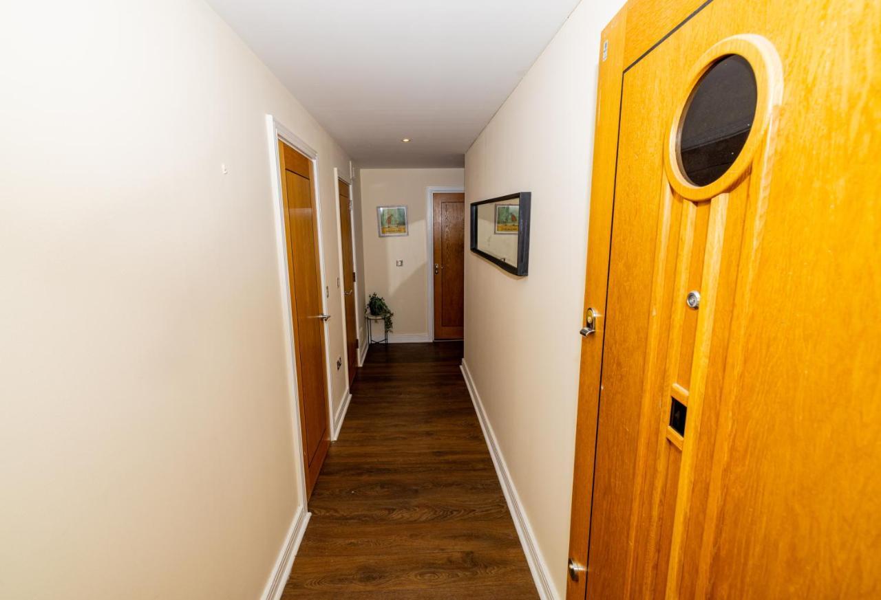 Two Bed Near Canary Wharf * Londen