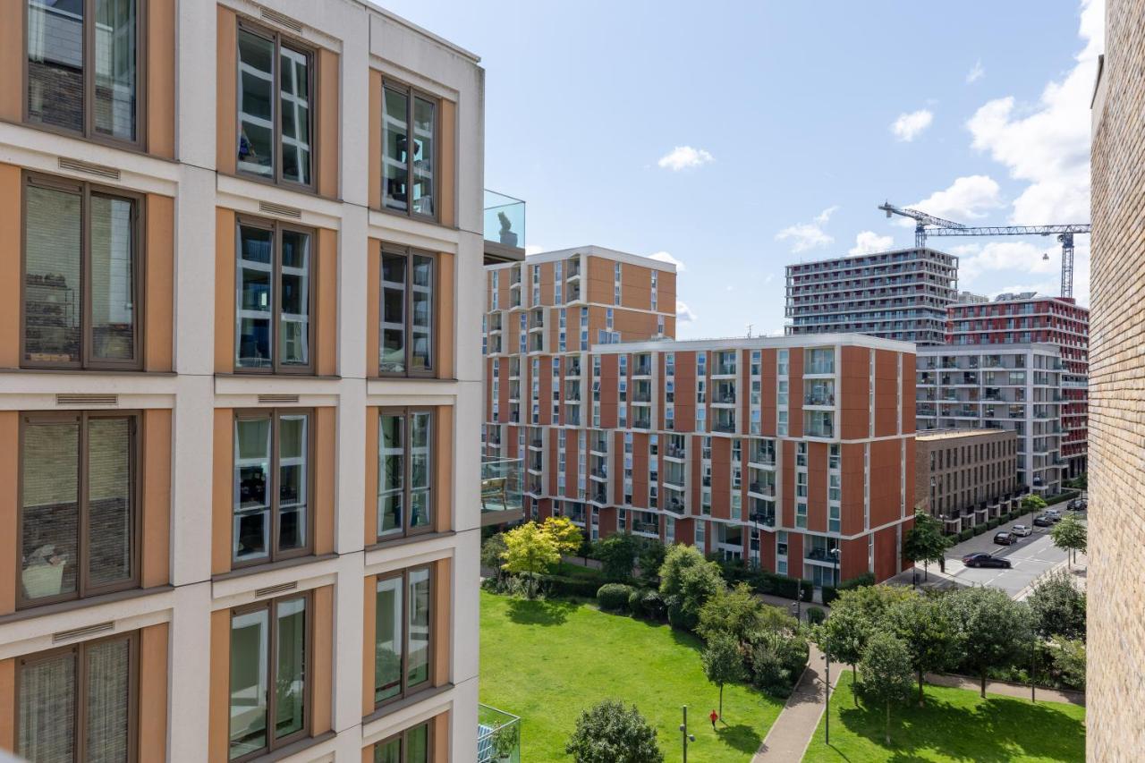 Apartment Dockside With Scenic Views London