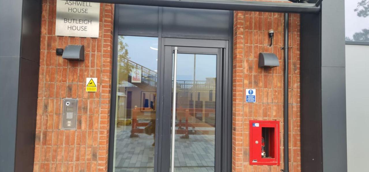 Apartment Two Bedroom Near Southall Station! *