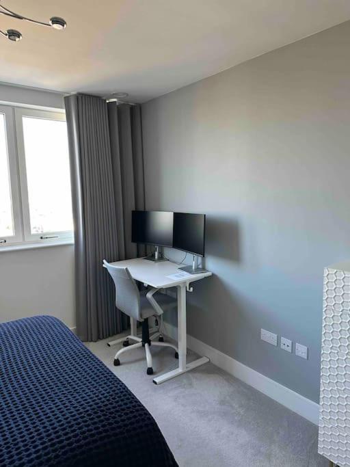 Stunning One-bedroom Apartment- Next To Tube Station- Sleeps 3 Appartement *
