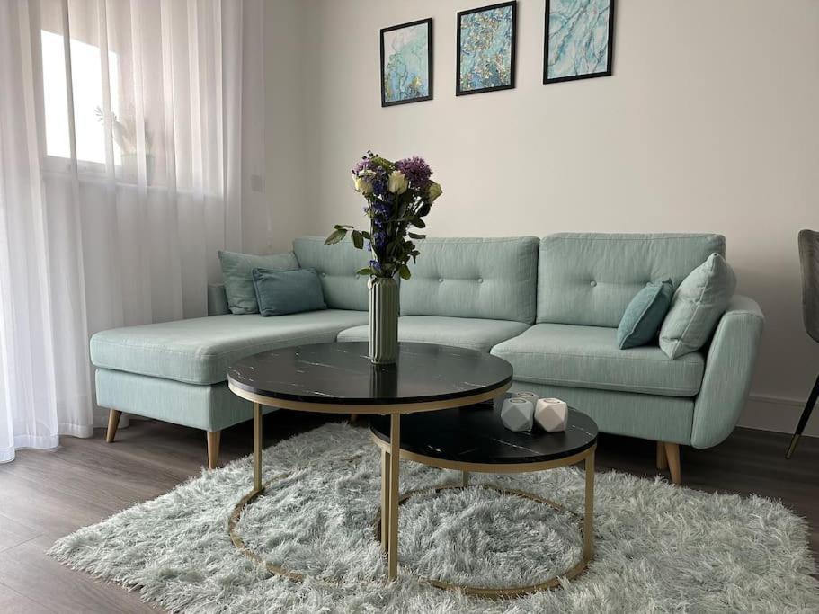 Appartement Stunning One-bedroom Apartment- Next To Tube Station- Sleeps 3 Londen