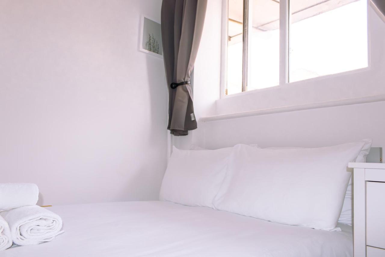 4 Bedroom Near Centre 2-min Walk To Metro !! Business & Family Friendly!! Apartment *