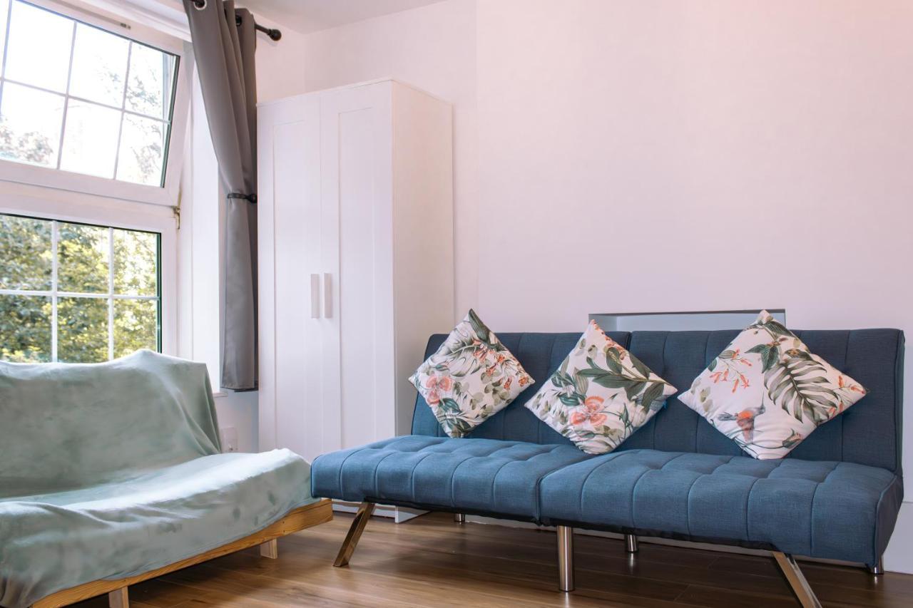 Apartment 4 Bedroom Near Centre 2-min Walk To Metro !! Business & Family Friendly!! *