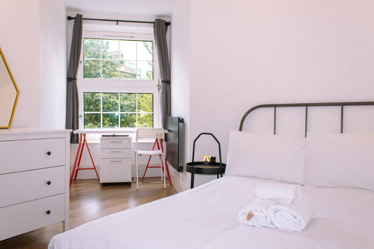 4 Bedroom Near Centre 2-min Walk To Metro !! Business & Family Friendly!! Apartment London