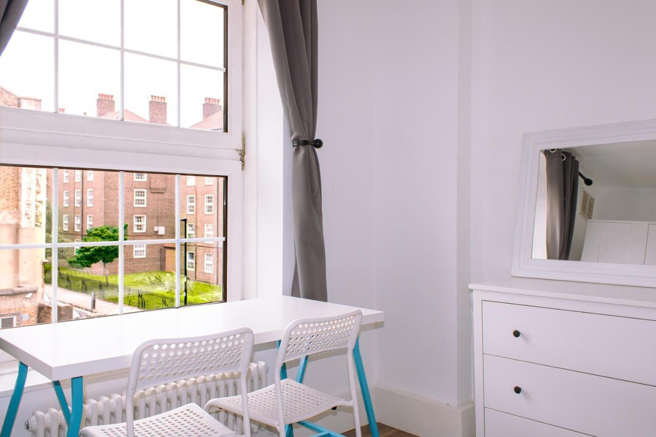 4 Bedroom Near Centre 2-min Walk To Metro !! Business & Family Friendly!! Apartment *