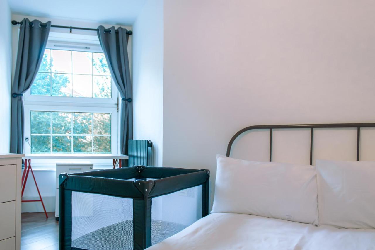 4 Bedroom Near Centre 2-min Walk To Metro !! Business & Family Friendly!! London