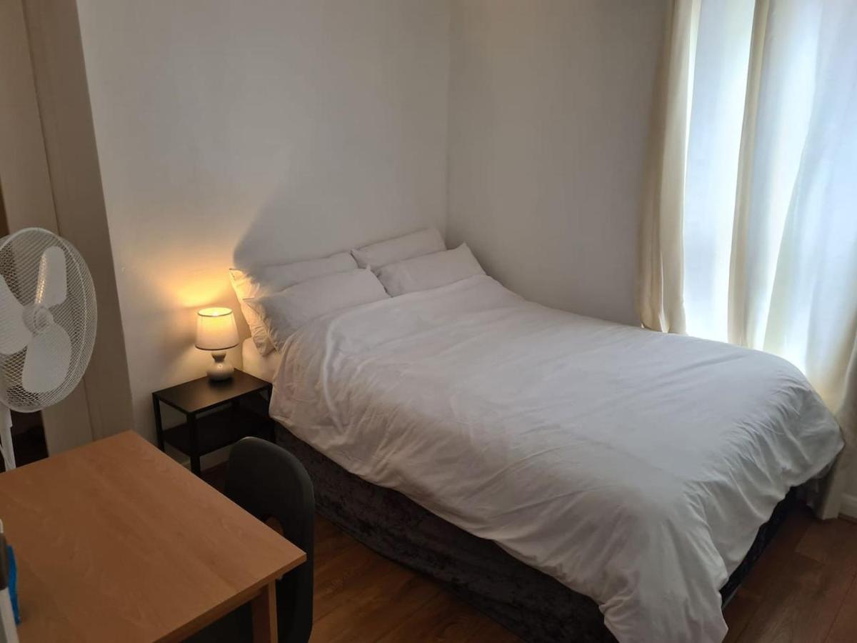 Ferienhaus Close To Tower Bridge - 4 Bedroom House - 3 Bathrooms - Free Parking 3 Cars - Sleep 9 *