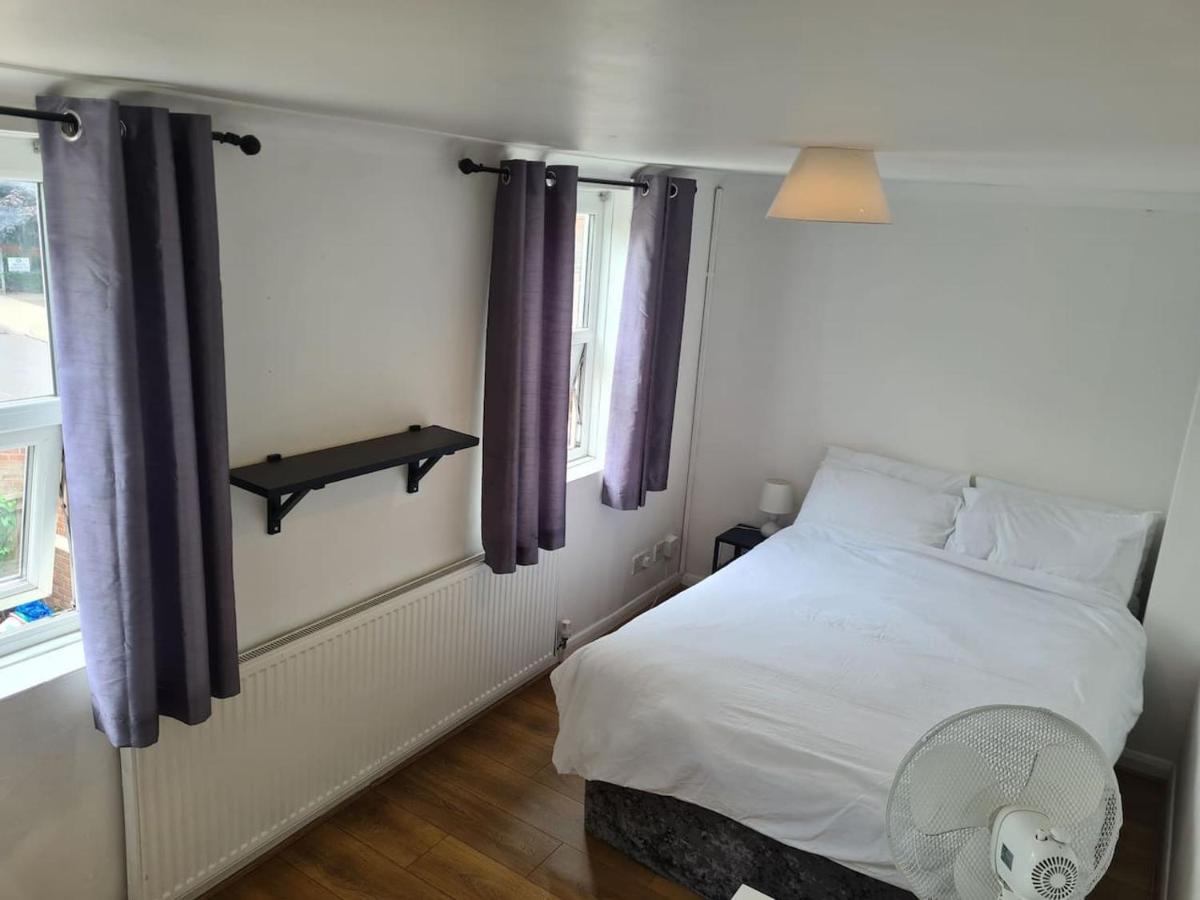 Ferienhaus Close To Tower Bridge - 4 Bedroom House - 3 Bathrooms - Free Parking 3 Cars - Sleep 9 *