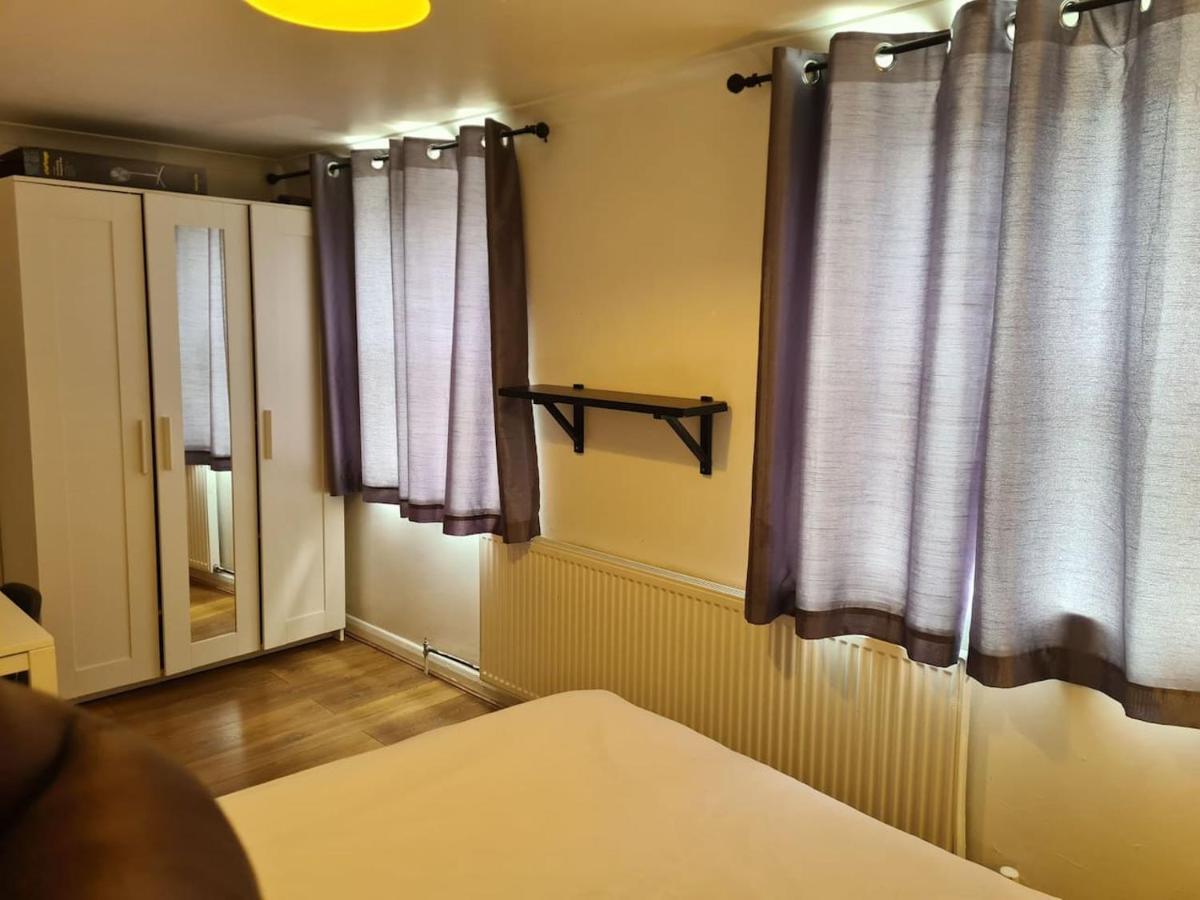 Ferienhaus Close To Tower Bridge - 4 Bedroom House - 3 Bathrooms - Free Parking 3 Cars - Sleep 9 *