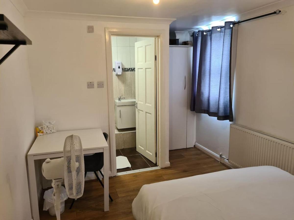 Ferienhaus Close To Tower Bridge - 4 Bedroom House - 3 Bathrooms - Free Parking 3 Cars - Sleep 9 *