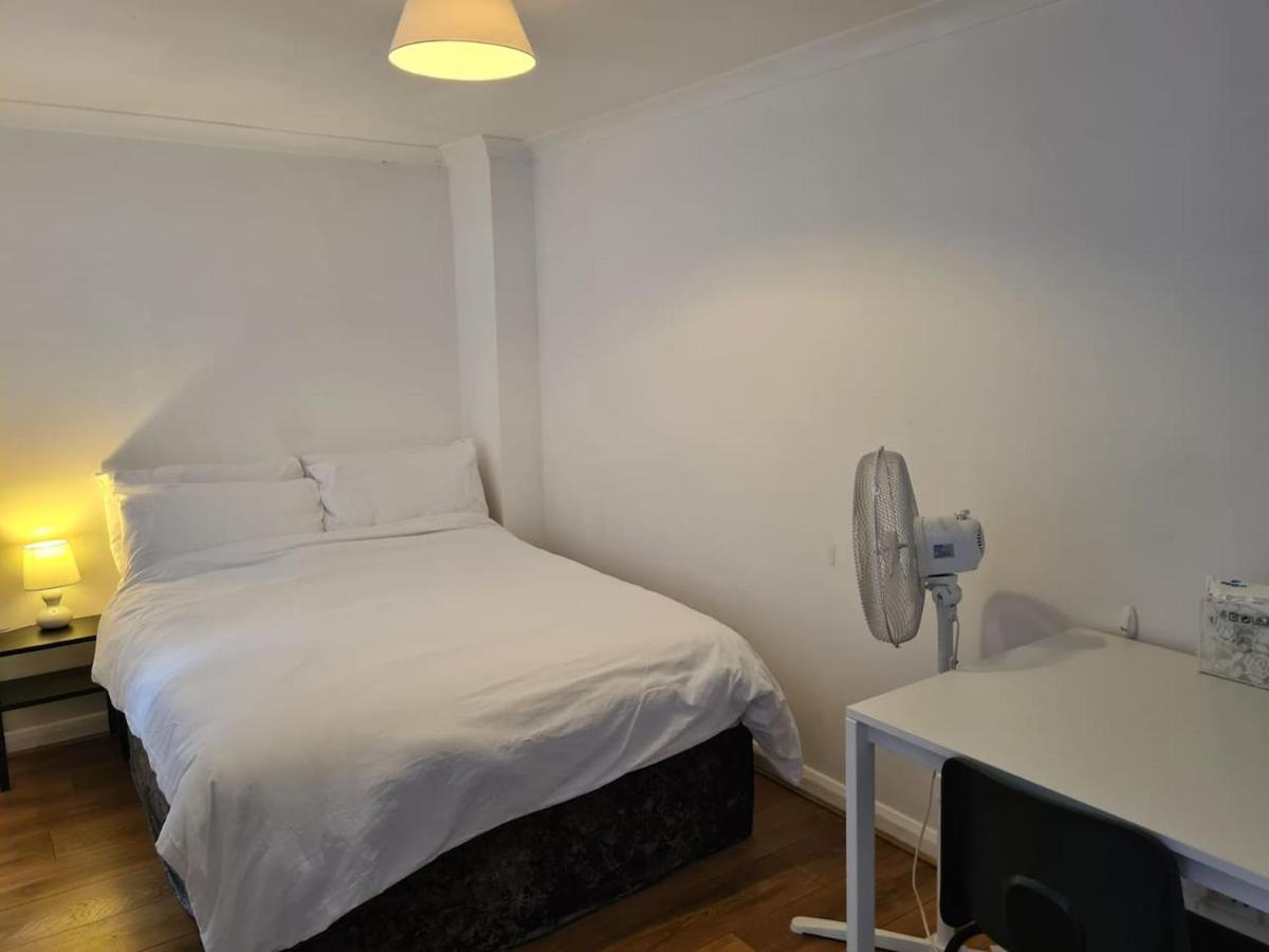 Ferienhaus Close To Tower Bridge - 4 Bedroom House - 3 Bathrooms - Free Parking 3 Cars - Sleep 9