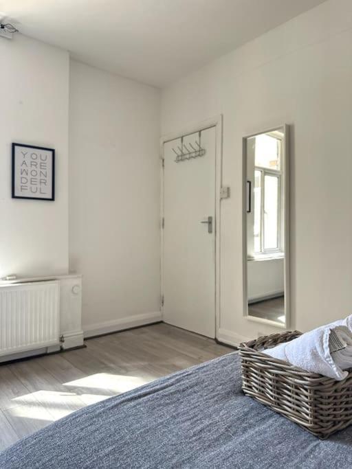 Stunning 2-bed Near London. Appartement *