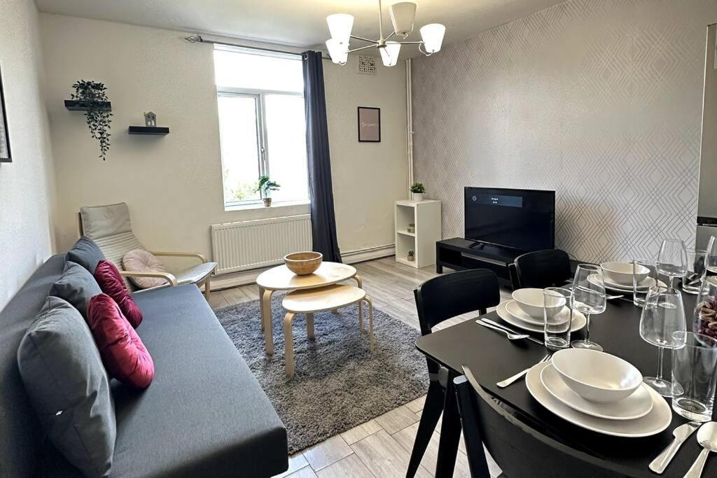 Stunning 2-bed Near London. Appartement Londen