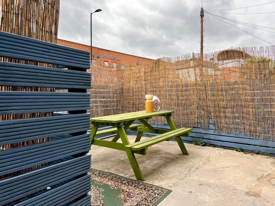 With Cosy Garden In Apartment London