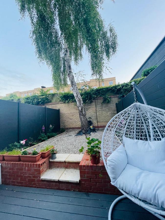 Riverside Double Garden View E14 Guest house
