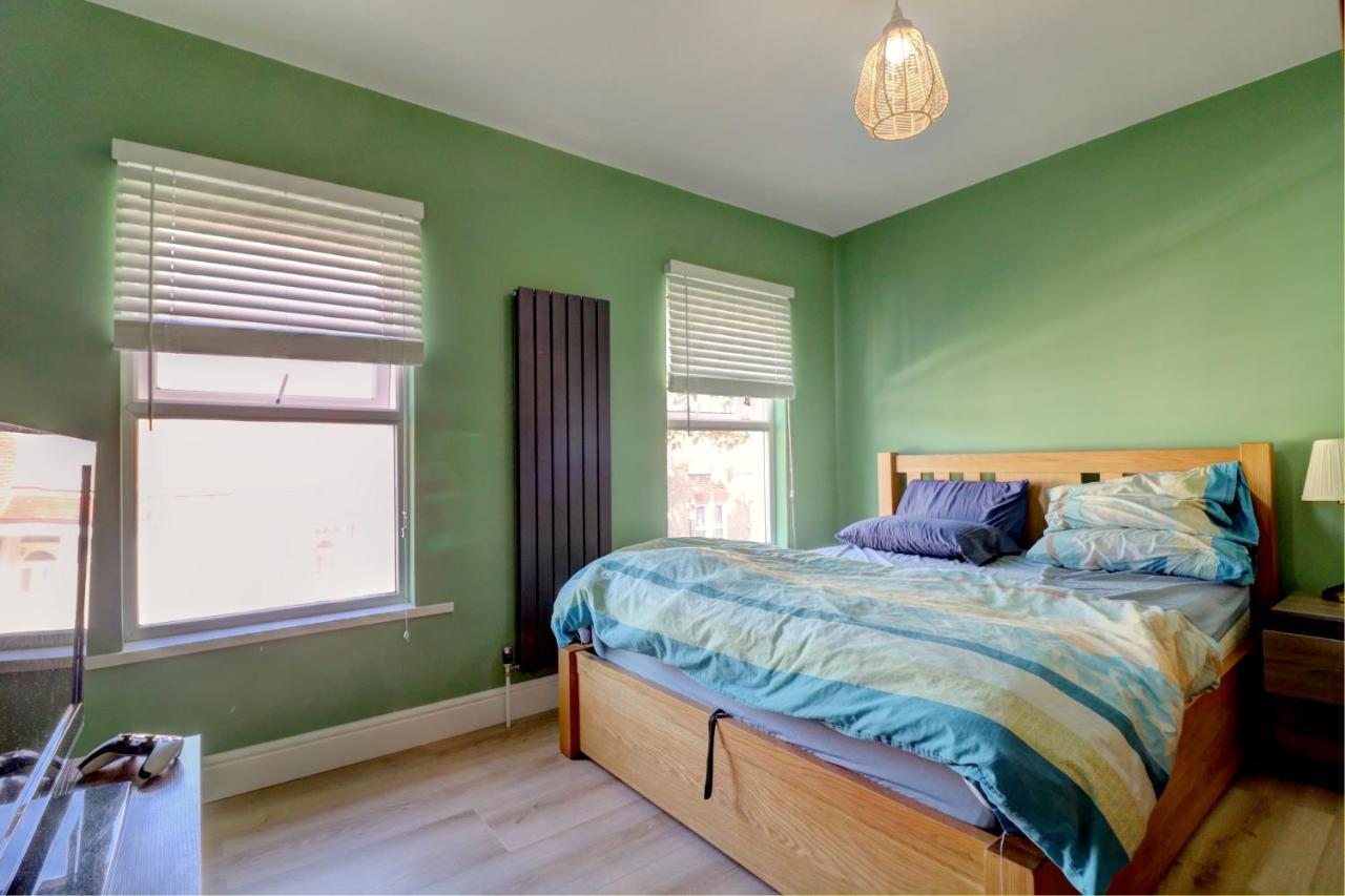 Homestay Davis Street London