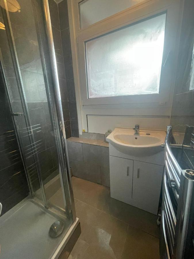 Homestay Spacious Near With Smart Tv