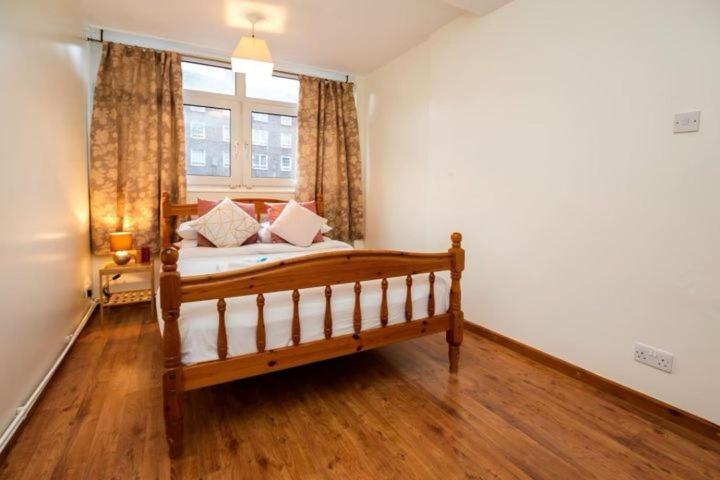 Spacious Near With Smart Tv London