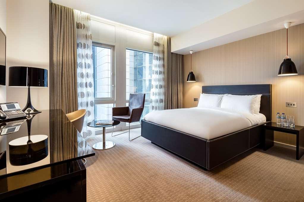 Radisson Blu Edwardian New Providence Wharf * London