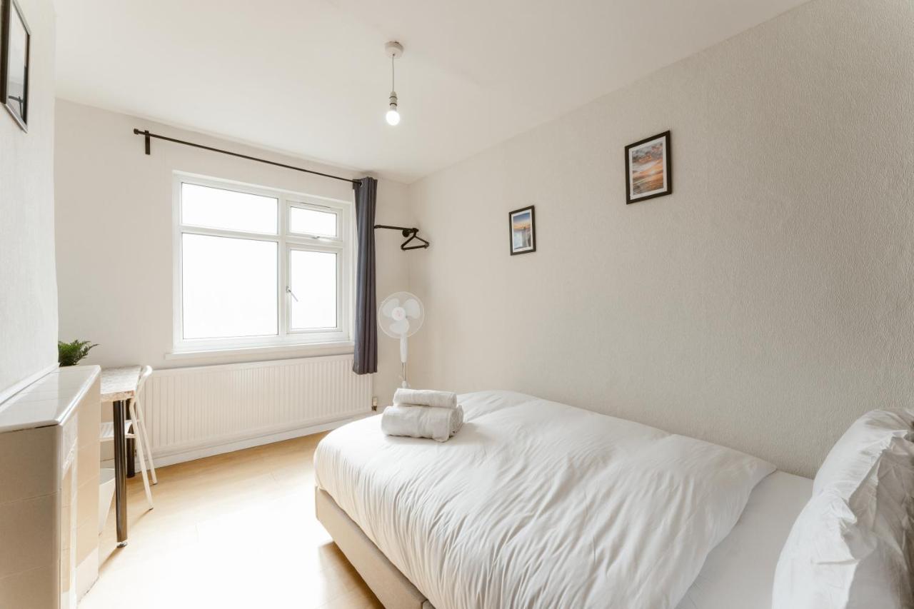 Leyton Comfy Double -50 Guest house *