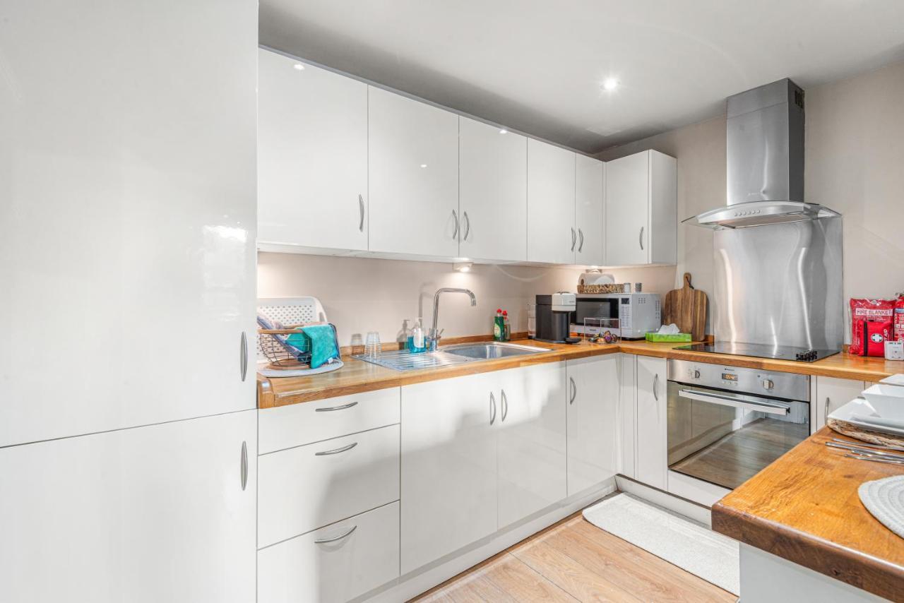 Whitechapel - Steps From Station & Sights! Apartment