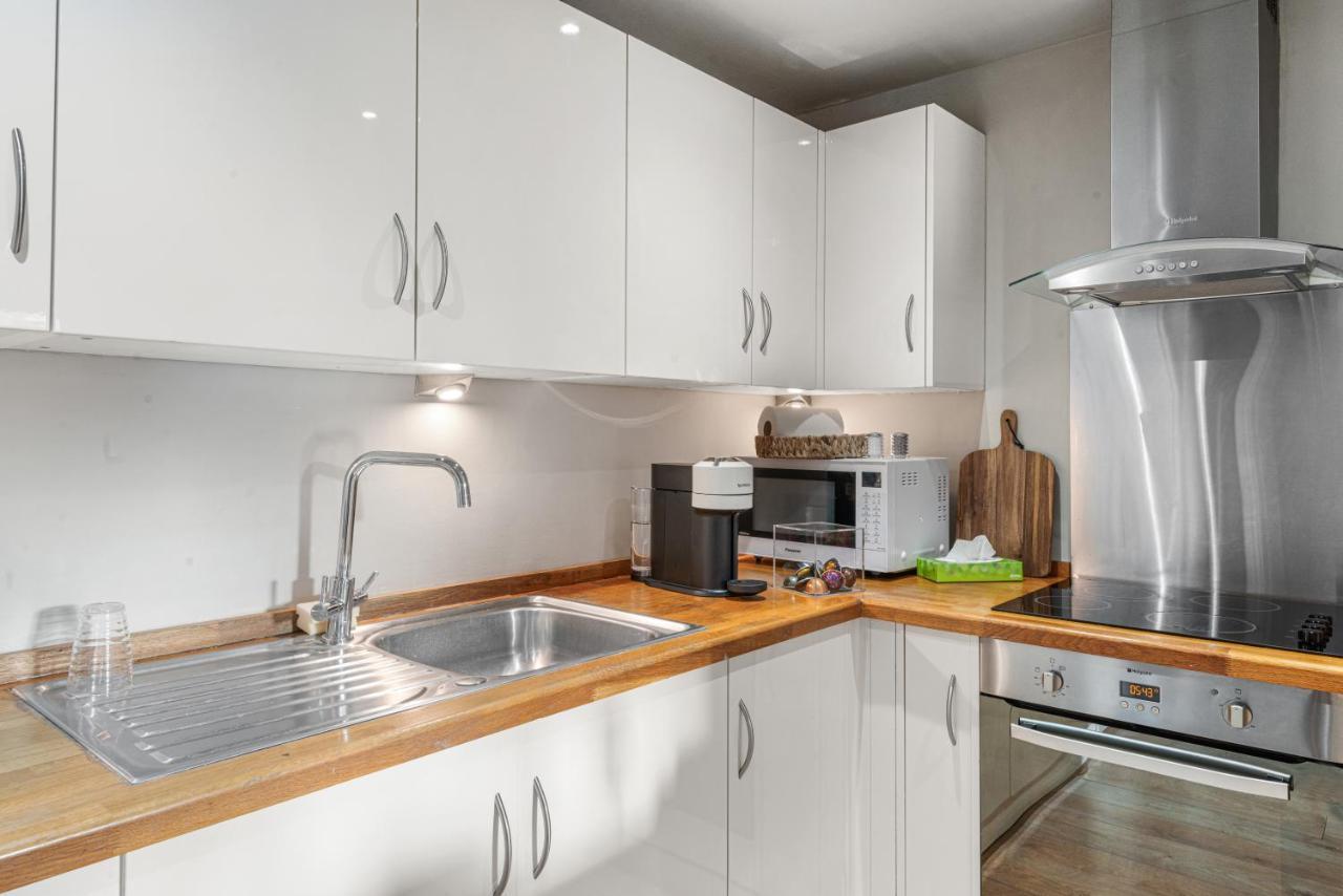 Whitechapel - Steps From Station & Sights! Apartment