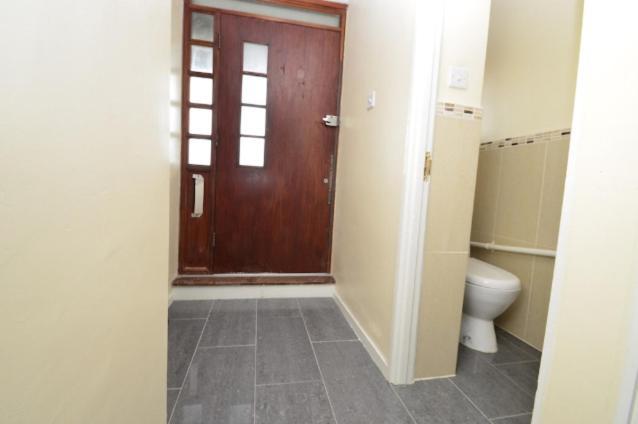 Large Guest Overlooking Homestay London