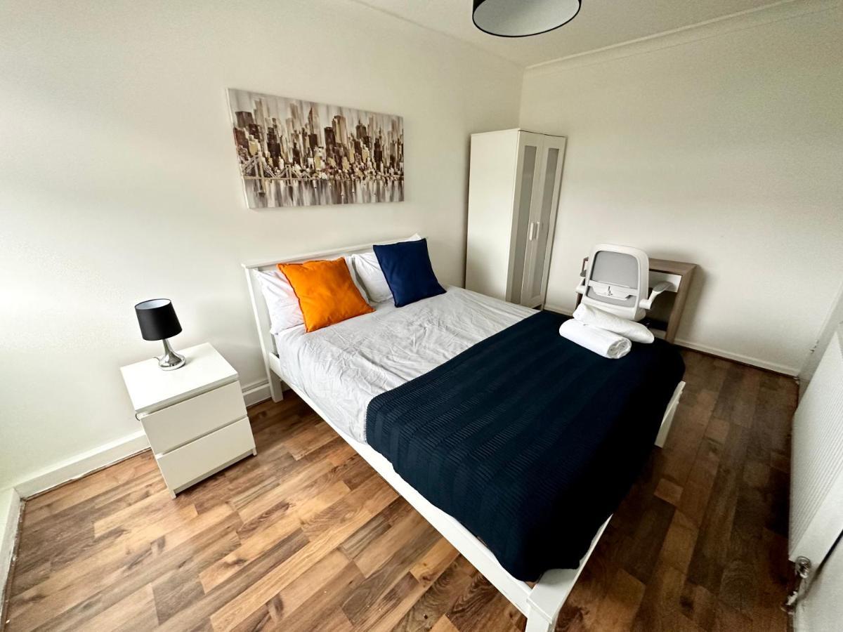 Garden Flat Whitechapel *