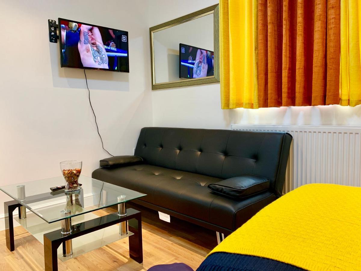 Appartement Apartments, Private Bathroom, Kitchenette, Parking, Np4 Londen