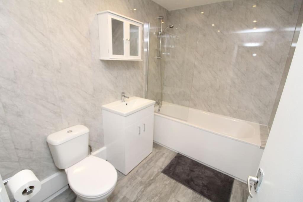 Apartment Modern 2 Bed Close To City *