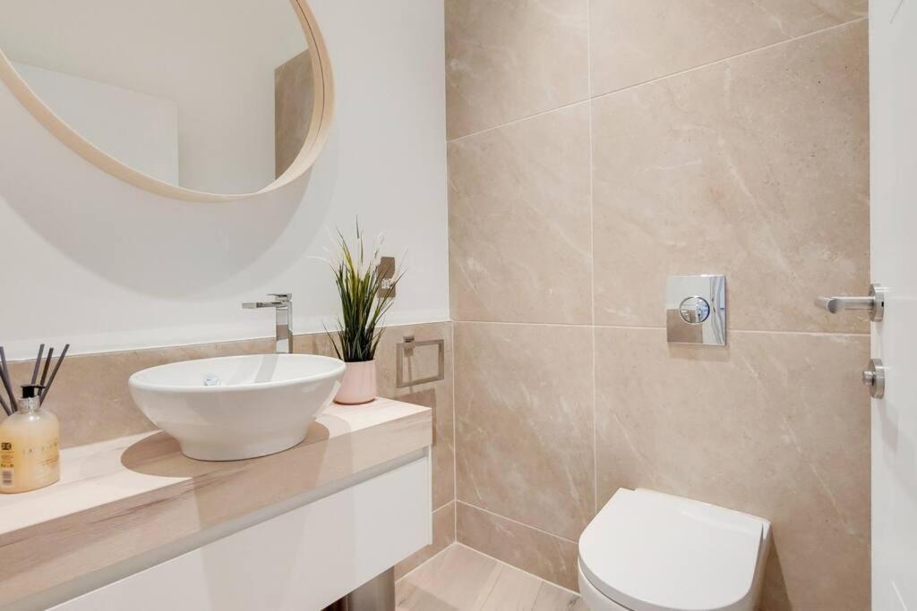 Apartamento 11 Borough - Bright & Spacious 2-bed Near Bridge Londres