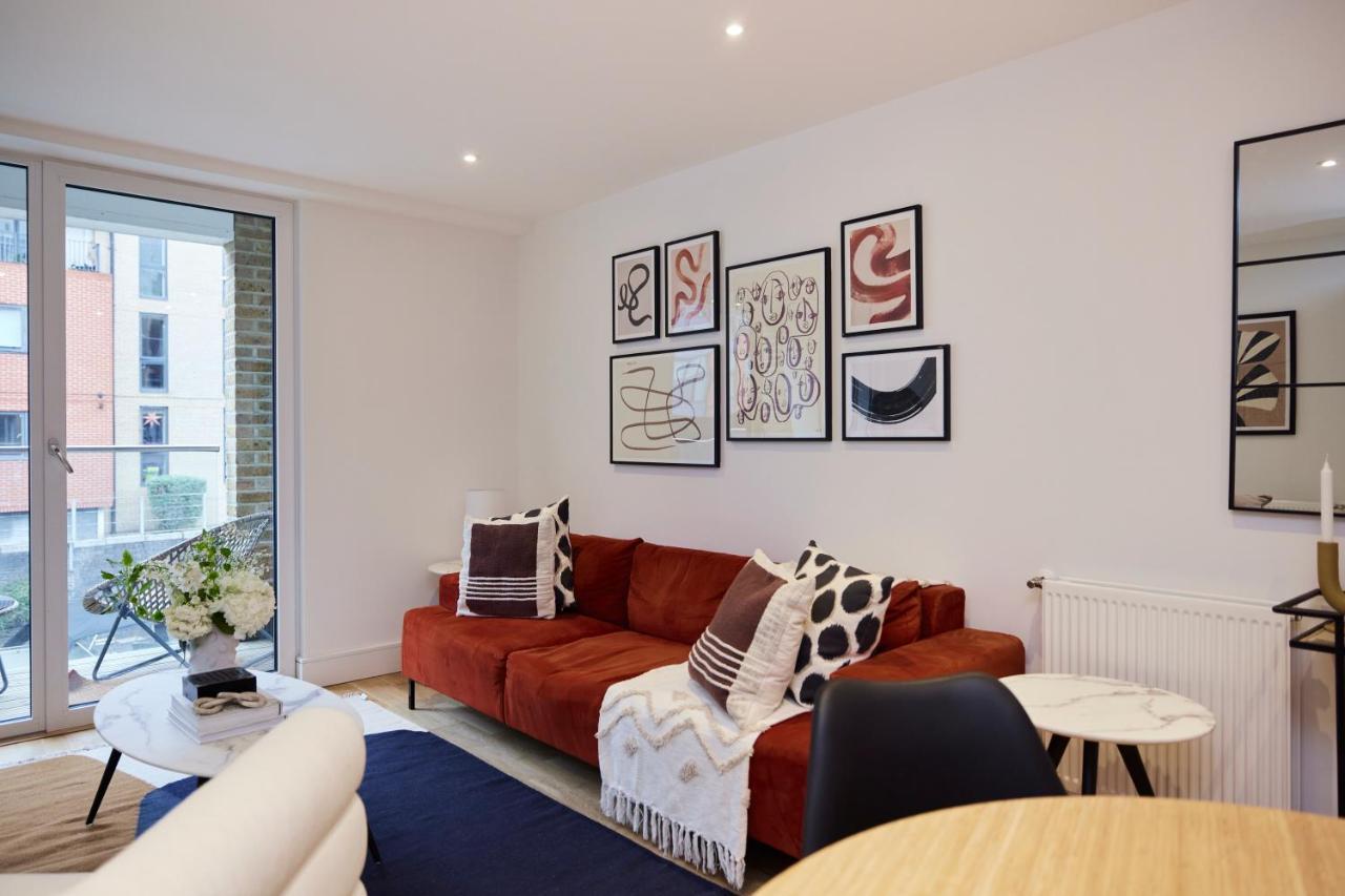 The Limehouse Cut Place - Spacious 2bdr Flat With Balcony Apartment *
