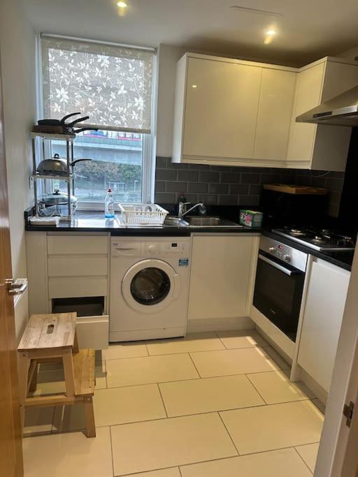 Apartment Specious In Canning Town