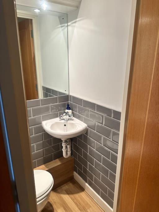 Specious In Canning Town Apartment *