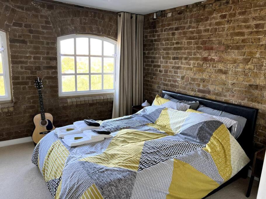 Luxury Artistic 2 Bedroom W/balcony-great Location Appartement Londen